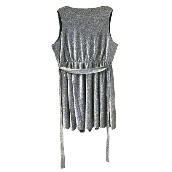 TORRID Plus SizeโMini Glitter Lurex Surplice Tiered dress Silver 3X - Picture 9 of 15